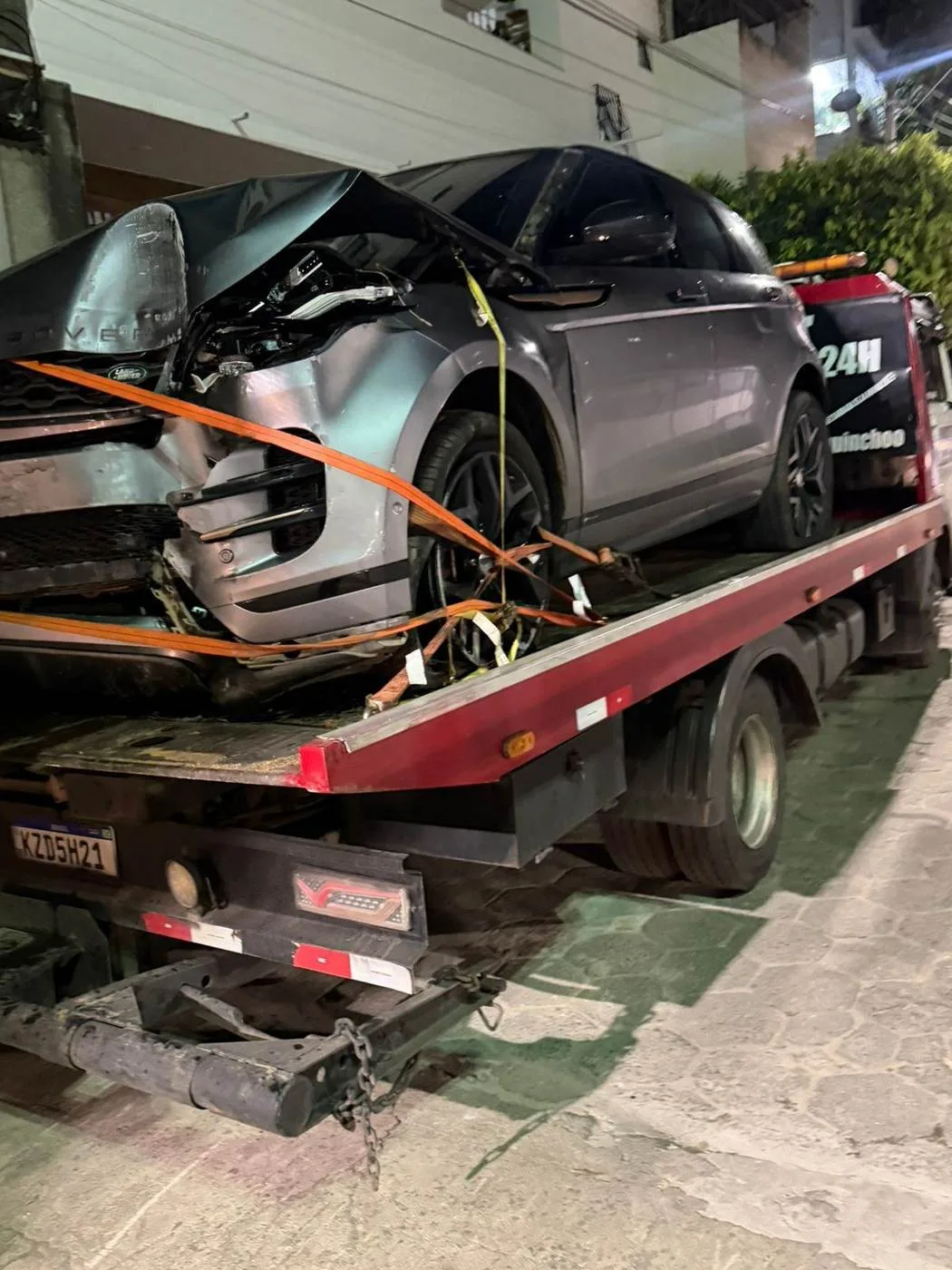 Veículo importado transportado com cuidado pela Noroeste Guincho